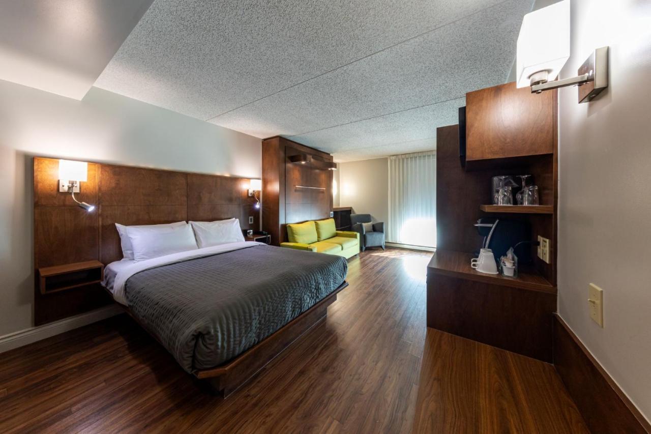 Hotel & Normandin